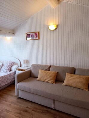 Family Room, Garden View | Living area | TV - La Maison De Céline (Arry)