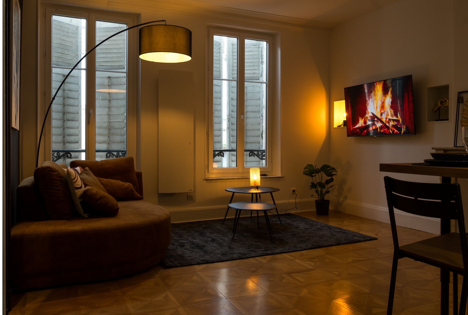 Deluxe Apartment, City View | Living area | TV