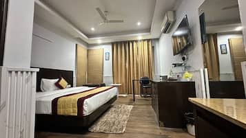 Luxury-Doppelzimmer, Balkon, Stadtblick | Kostenloses WLAN