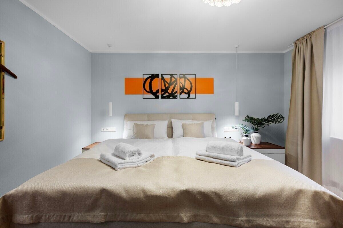 2 soverom, skrivebord, strykejern/-brett og wi-fi (inkludert)