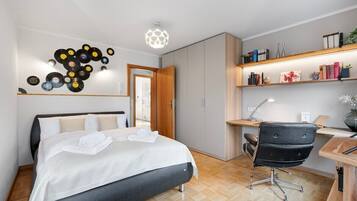 2 Schlafzimmer, Schreibtisch, Bügeleisen/Bügelbrett, kostenloses WLAN