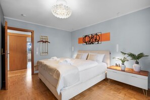 2 habitaciones, escritorio, tabla de planchar con plancha y wifi gratis 