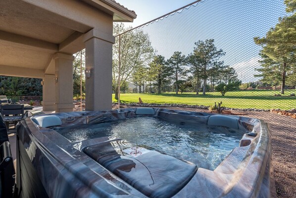 Outdoor spa tub