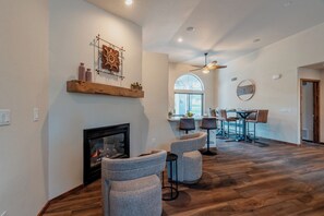 Dining - New Listing Oak Creek Gem 3 Bed Jacuzzi On The Golf Course (Sedona)