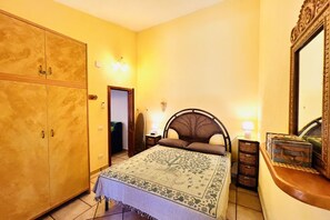 1 quarto, ferros/tábuas de passar roupa