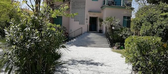 Hotel Caprice
