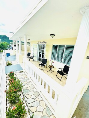 Terrace/patio - The charming 11 minutes from the baths of Coamo. To feel at home!!! (Mariano Colon)