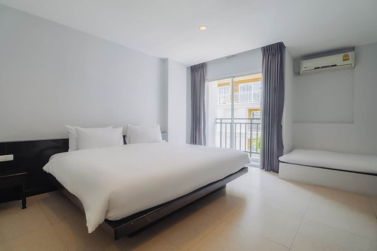 Deluxe Room, 1 King Bed, Balcony | 1 bedroom, desk, laptop workspace, free WiFi