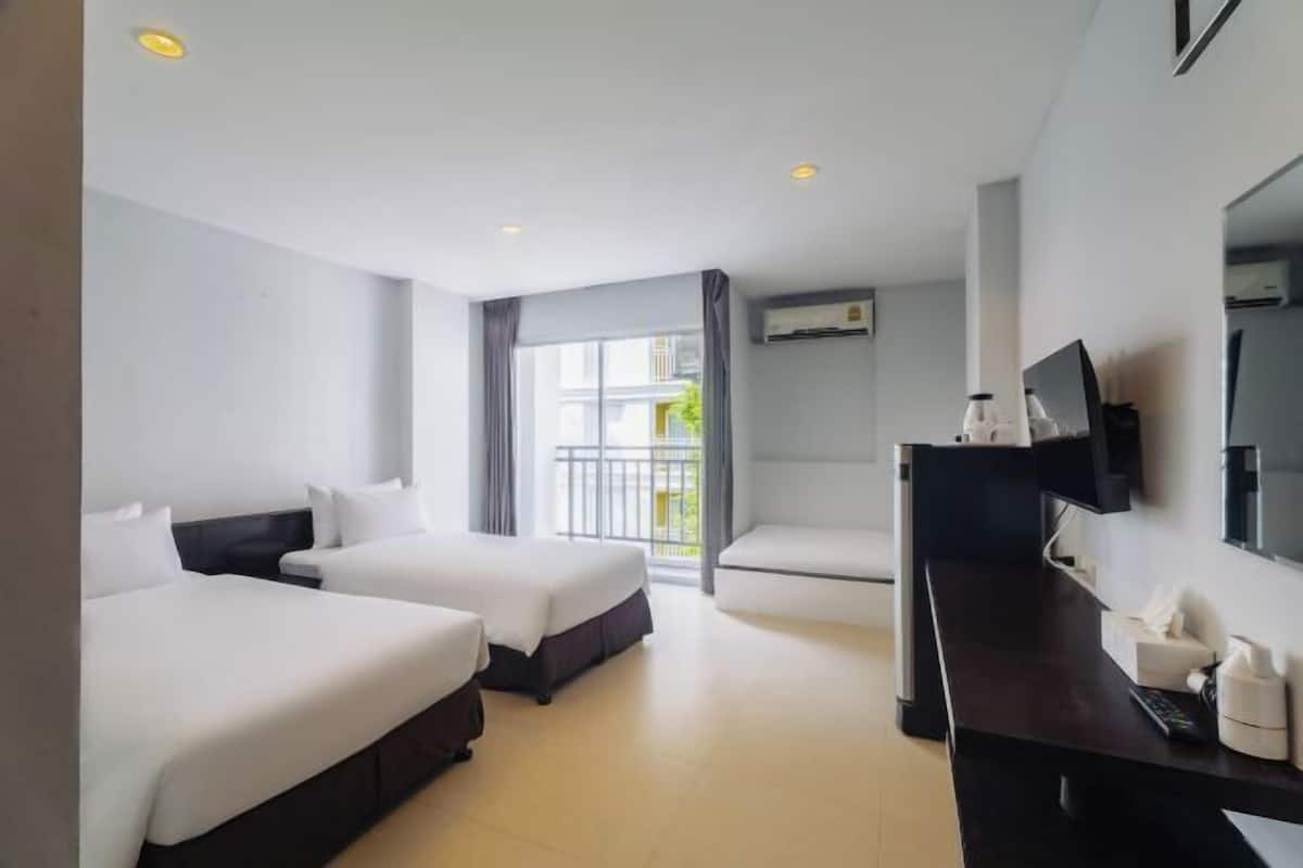 1 bedroom, desk, laptop workspace, free WiFi