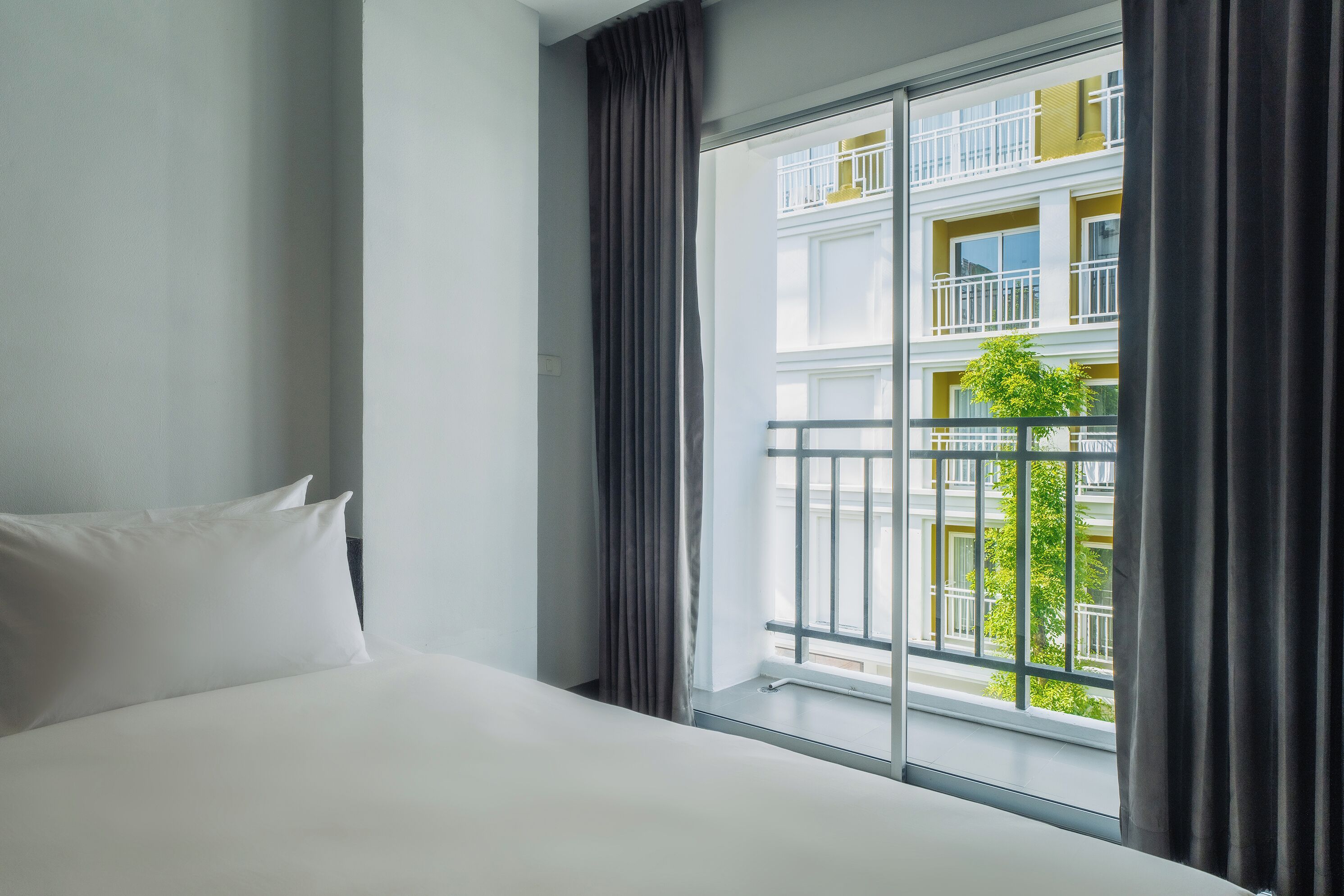 Schreibtisch, laptopgeeigneter Arbeitsplatz, kostenloses WLAN