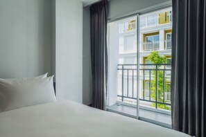 Desk, laptop workspace, free WiFi