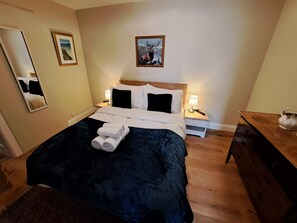 1 habitación, tabla de planchar con plancha, wifi y ropa de cama 