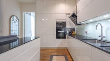 Kühlschrank, Ofen, Herdplatte, Geschirrspüler