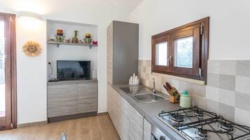 Frigorifero, forno, lavastoviglie, frullatore