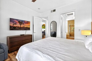 2 Schlafzimmer, Schreibtisch, Bügeleisen/Bügelbrett, Reisekinderbett