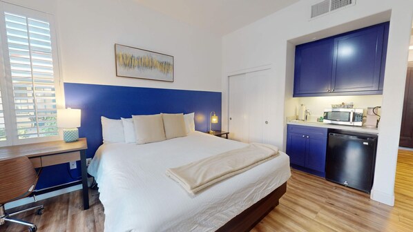 2 bedrooms, desk, iron/ironing board, travel crib