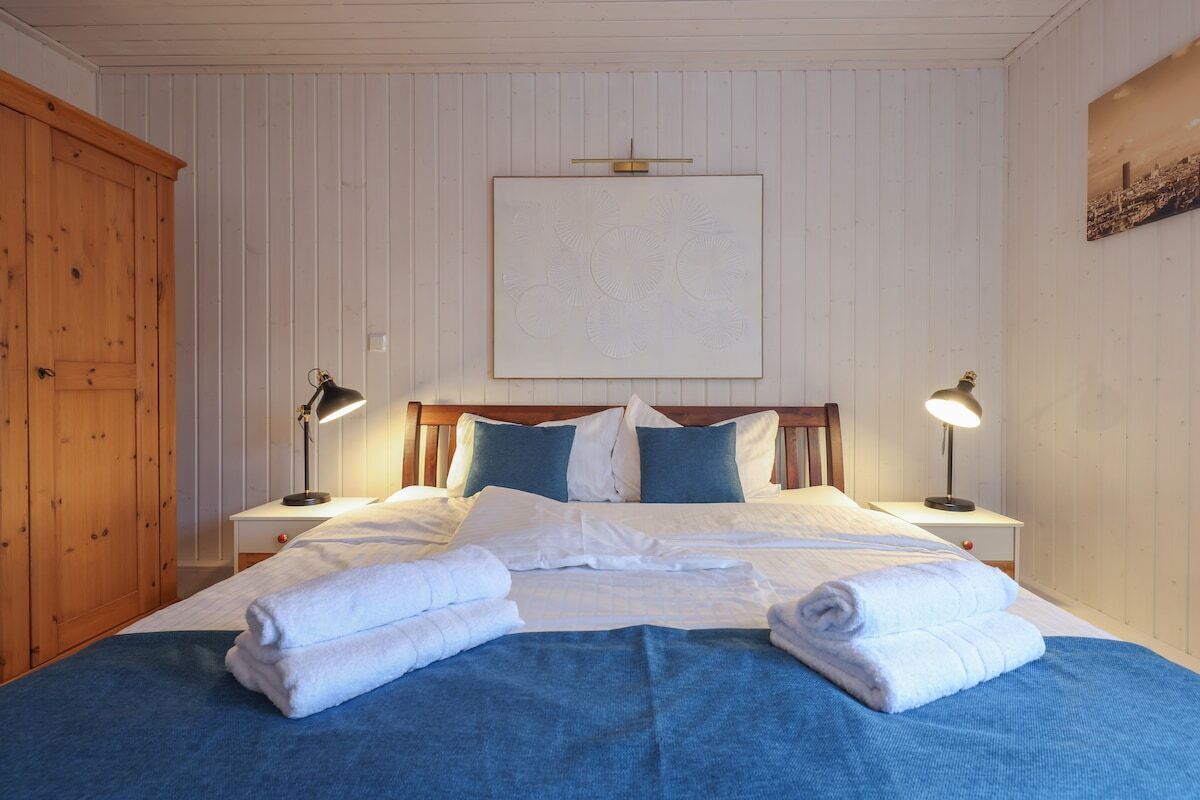 3 bedrooms, desk, travel cot, free WiFi