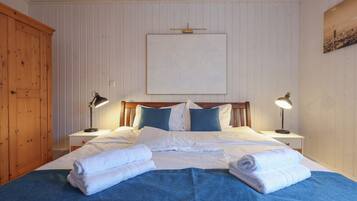 3 bedrooms, desk, travel cot, free WiFi