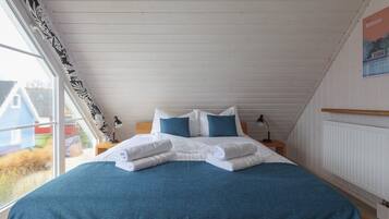 3 bedrooms, desk, travel cot, free WiFi