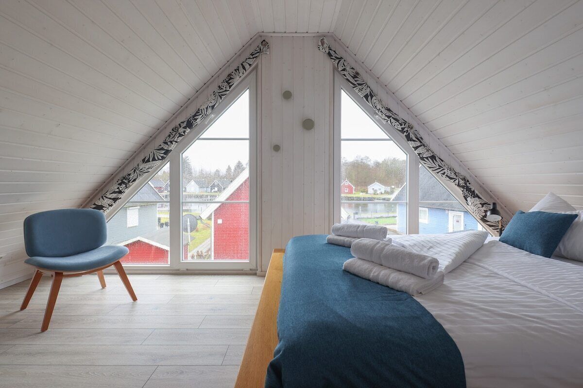 3 bedrooms, desk, travel crib, WiFi (free)