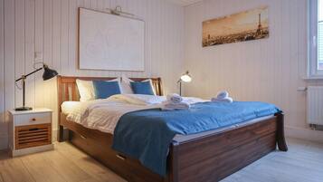 3 bedrooms, desk, travel cot, free WiFi