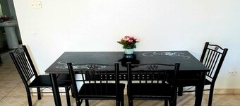 Sunset Serenity – A 3-bedroom apartment in Shanzu, Mombasa, with WiFi, AC,
