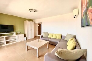Camera Deluxe, vista mare | Insonorizzazione, ferro/asse da stiro, Wi-Fi gratuito