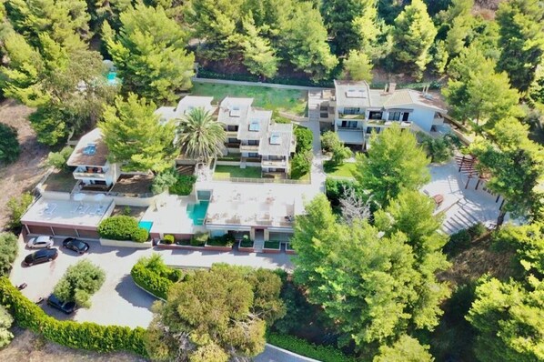 Front of property - Rahoni Cronwell By Diomedes Group (Nea Skioni)