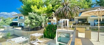 Rahoni Cronwell By Diomedes Group飯店