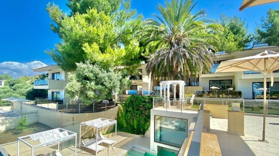 Rahoni Cronwell By Diomedes Group