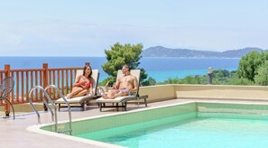 8 indoor pools, 15 outdoor pools - Rahoni Cronwell By Diomedes Group (Nea Skioni)