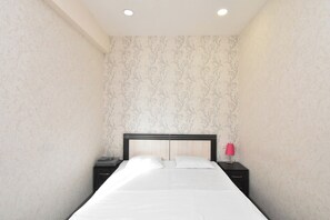 1 bedroom, blackout drapes, iron/ironing board, free WiFi