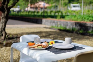 Free daily full breakfast