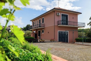 Exterior - Beehappy B&B (Zafferana Etnea)