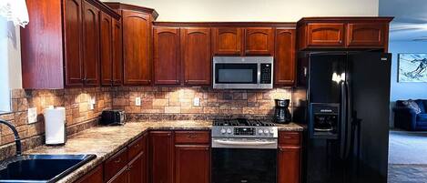 Refrigerador, microondas, horno, placa de cocina