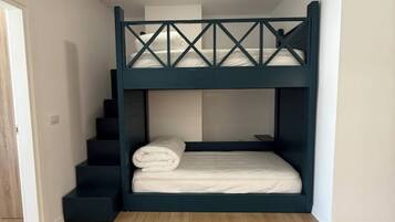 1 bedroom, travel cot, WiFi