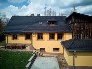 Exterior - Wonderful private villa with private pool, WIFI, TV, terrace, pets allowed and panoramic view (Semily)