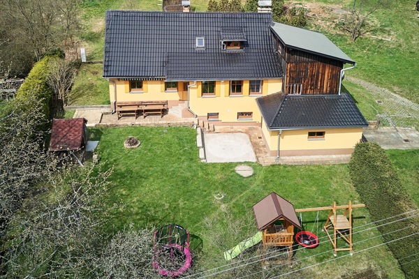 Maison, Toit, Chalet, Domicile, Zone Résidentielle, Zone Rurale, Jardin, Arrière-Cour, Ferme, Pelouse