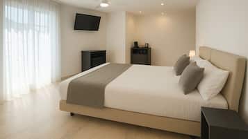 Chambre Confort, vue montagne | Couette en duvet d'oie, coffres-forts dans les chambres, bureau