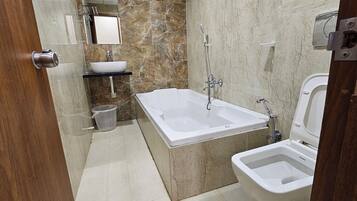Superior Double Room | Bathroom | Eco-friendly toiletries, towels, soap, shampoo