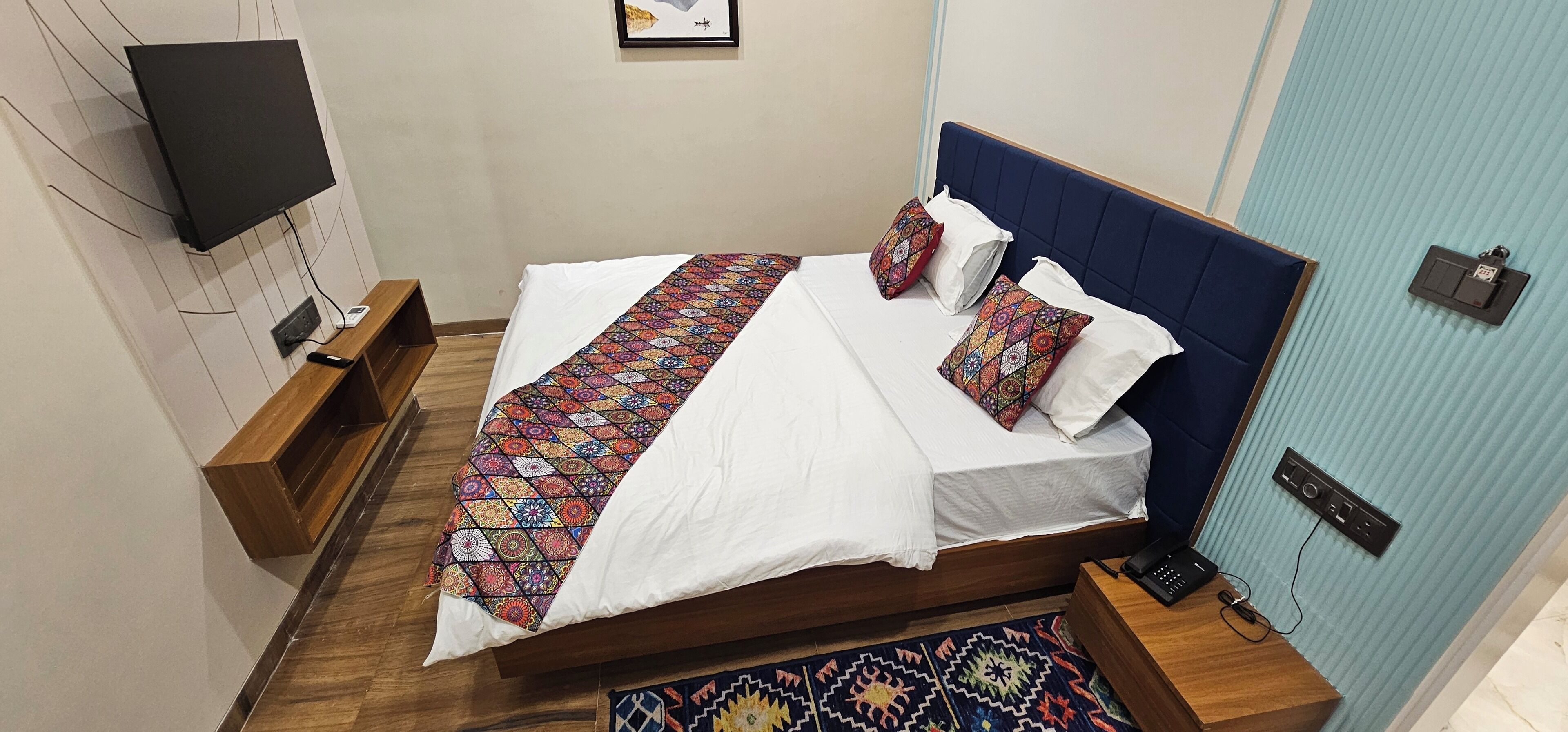 高級雙人房 | 高級寢具、Select Comfort 床墊、手提電腦工作空間、遮光窗簾/窗簾