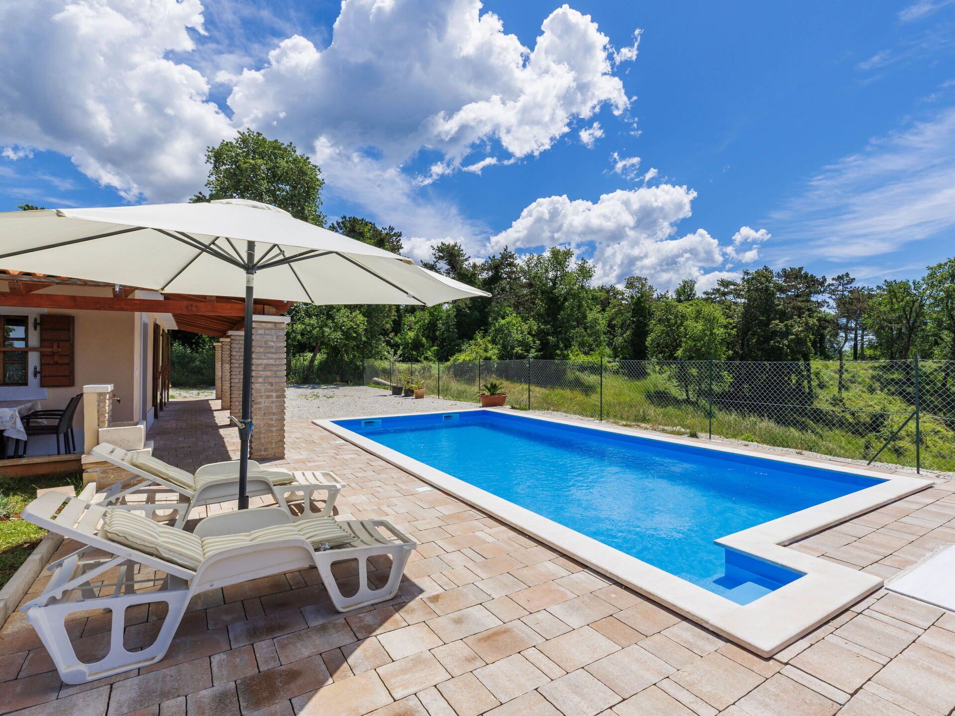 Schwimmbad, Resort, Freizeit, Gartenmöbel, Verbundwerkstoff, Regenschirm, Eco Hotel, Flagstone, Sonnenliege, Stuhl