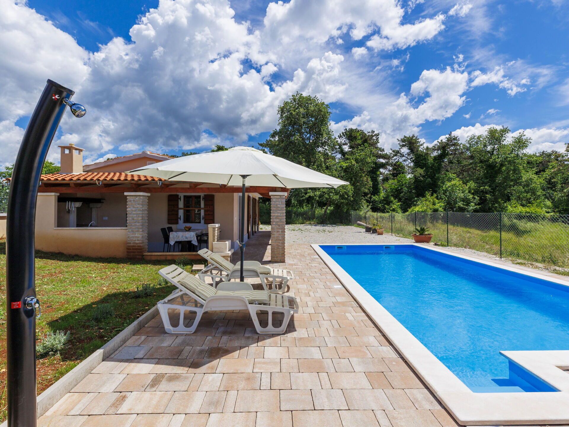 Piscina, Mobili Da Esterno, Ricorrere, Tempo Libero, Materiale Composito, Ombrello, Flagstone, Eco Hotel, Shade, Lettino