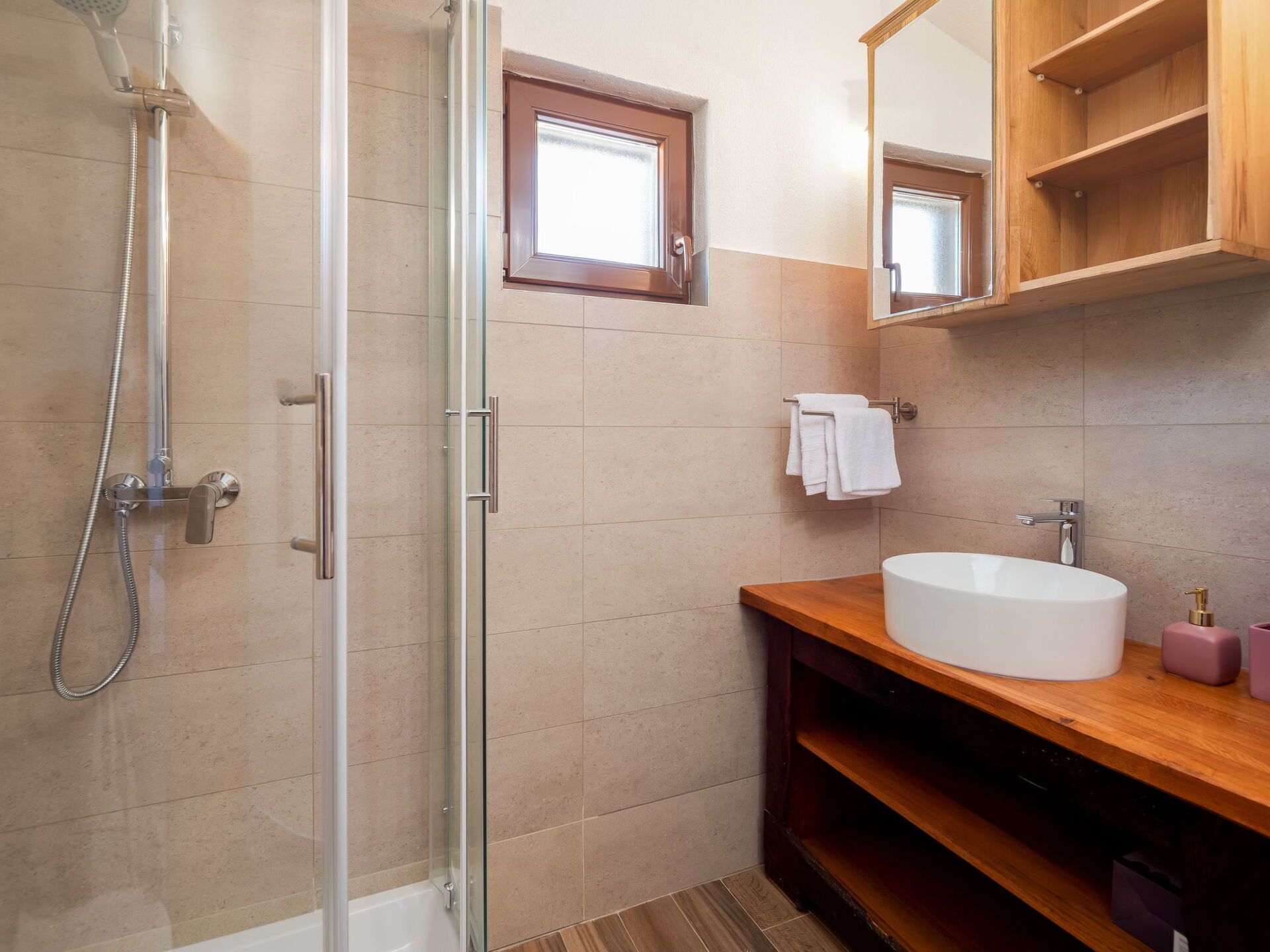 Bathroom, Flooring, Plumbing Fixture, Bathroom Sink, Floor, Interior Design, Sink, Wood, Tap, Mirror