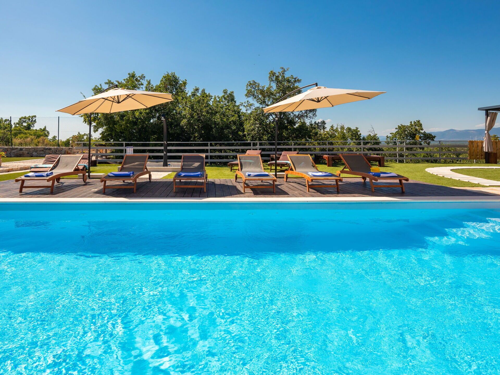 Bleu, Piscine, Mobilier De Jardin, Recours, Loisir, Eco Hôtel, Balancelle, Ombre, Parapluie, Ville Resort