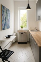 Tetera/pava eléctrica, utensilios de cocina, especias