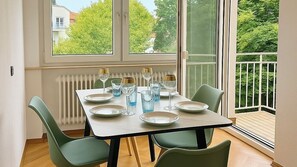 Executive Apartment | Dapur peribadi | Sebuah peti sejuk di kawasan bersama 