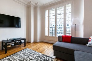 テレビ、書斎 / ワークスペース