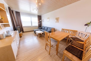 Living area - "Küstenperle" - your retreat at the Deichkieker guesthouse - pets allowed (Wangerland)