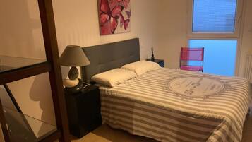 1 chambre, fer et planche Ă  repasser, Wi-Fi, draps fournis